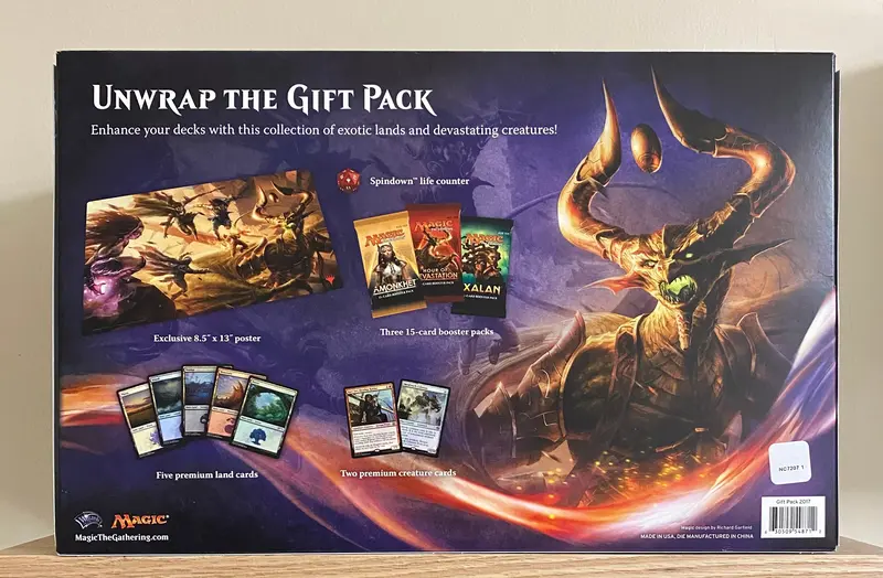 Magic: The Gathering - 2017 Holiday Gift Box 2